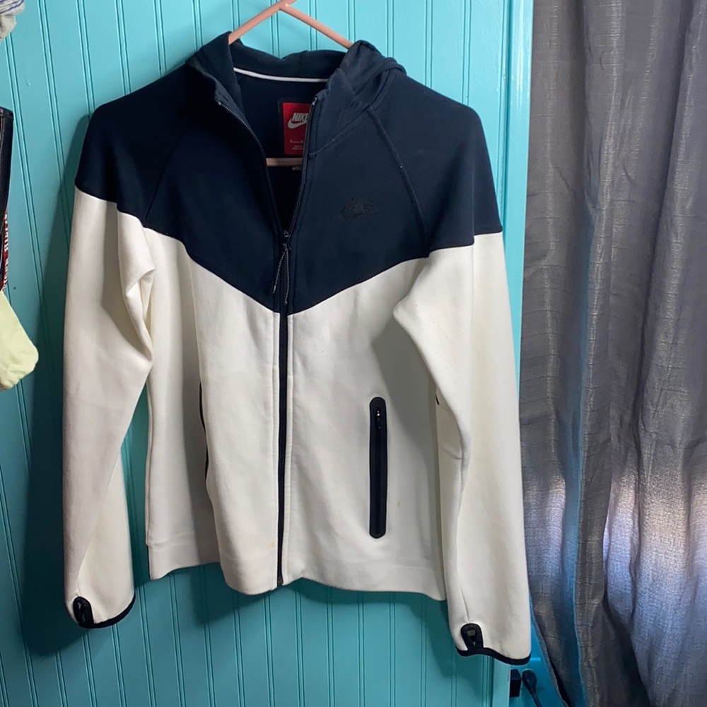 Women’s Nike tech, slightly used